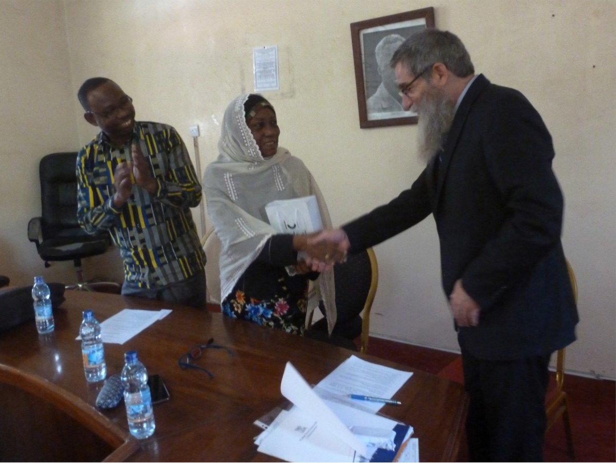 fot_4 - Zanzibar – spotkanie z władzami The State University of Zanzibar w celu podpisania umowy o współpracy. Od lewej: Prorektor dr. Haroun Ayoub Maalim, JM Rektor dr Zakia Mohammed Abubakar, prof. A. Żukowski (29.09.2019).