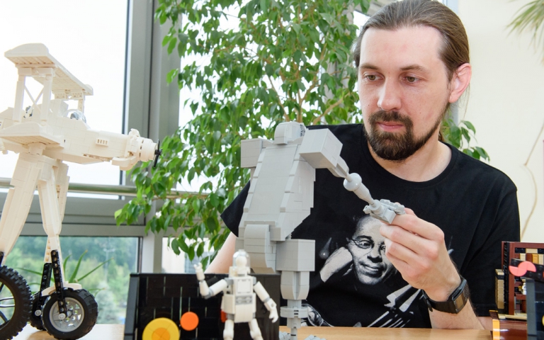 dr Przytuła i jego kondtrukcje z klocków Lego