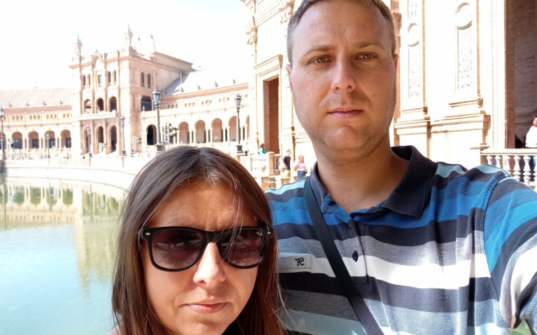 dr Narodowska i dr Duda na na tle zabytków