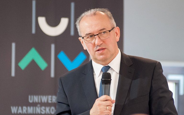 Prof. Stanisław Kamiński, kierownik Katedry Genetyki Zwierząt UWM