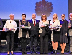 Odznaka Honorowa "Zasłużony dla Kultury Polskiej", medal "Gloria Artis"