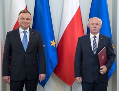 od lewej: prezydent Andrzej Duda i prof. Adam Lipiński, stoją