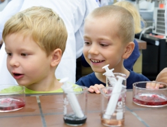Dzieci podczas warsztatów na Olsztyńskich Dniach Nauki i Sztuki