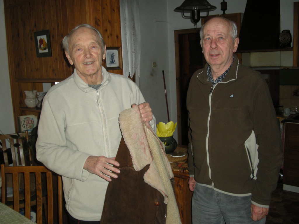 Leszek Dorosz z A. Grygołowiczem i archiwalnym kożuchem Leszka (dom 2014)