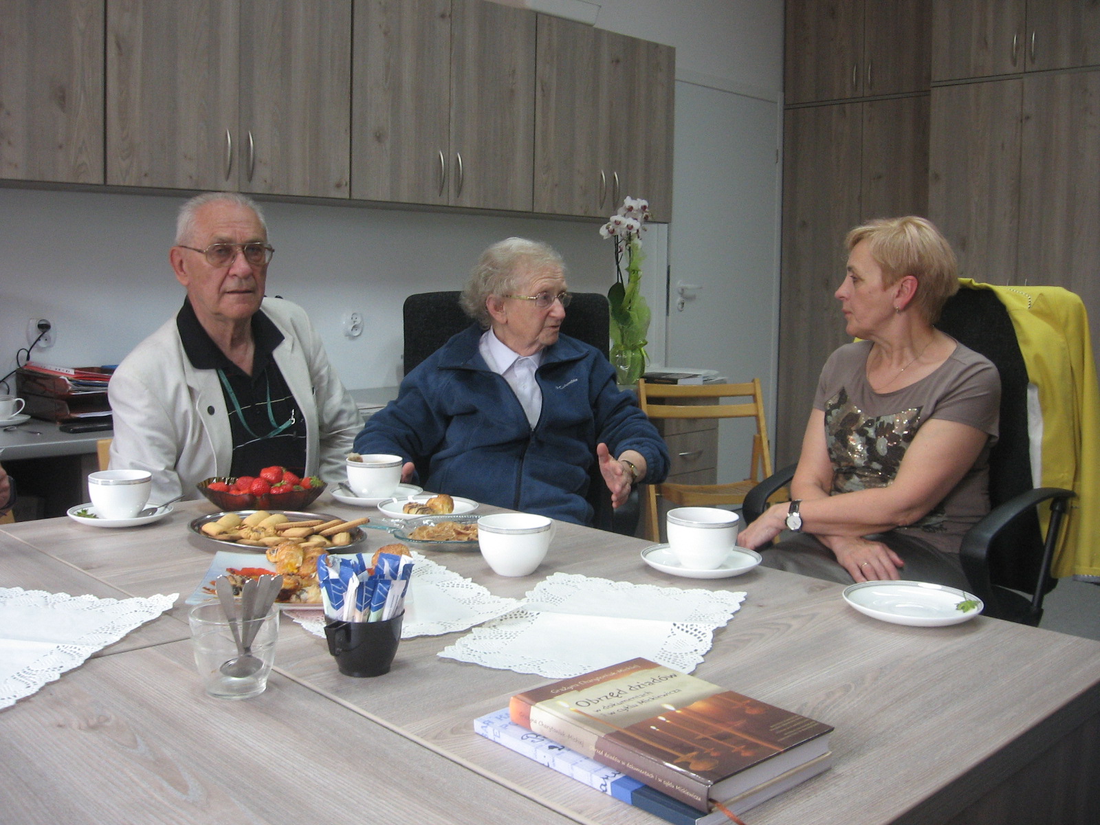 Prof. M. Nagięć nadal w katedrze pracuje na d nową książką ( tu z prof. JG i prof. Gosią Woźniak). 6.X.2018
