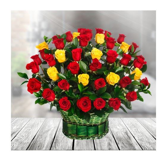 kosz-50-czerwonych-i-zoltych-roz