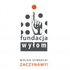 Fundacja WYŁOM rozpoczyna działalność wystawą w Koszarach Dragonów
